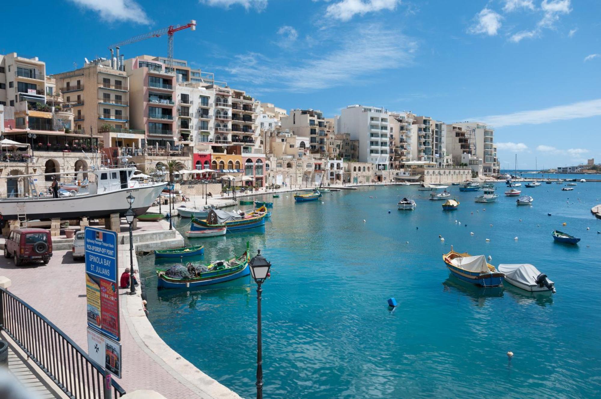 Apartment Tranquil Retreat Steps From St Julians Action *
