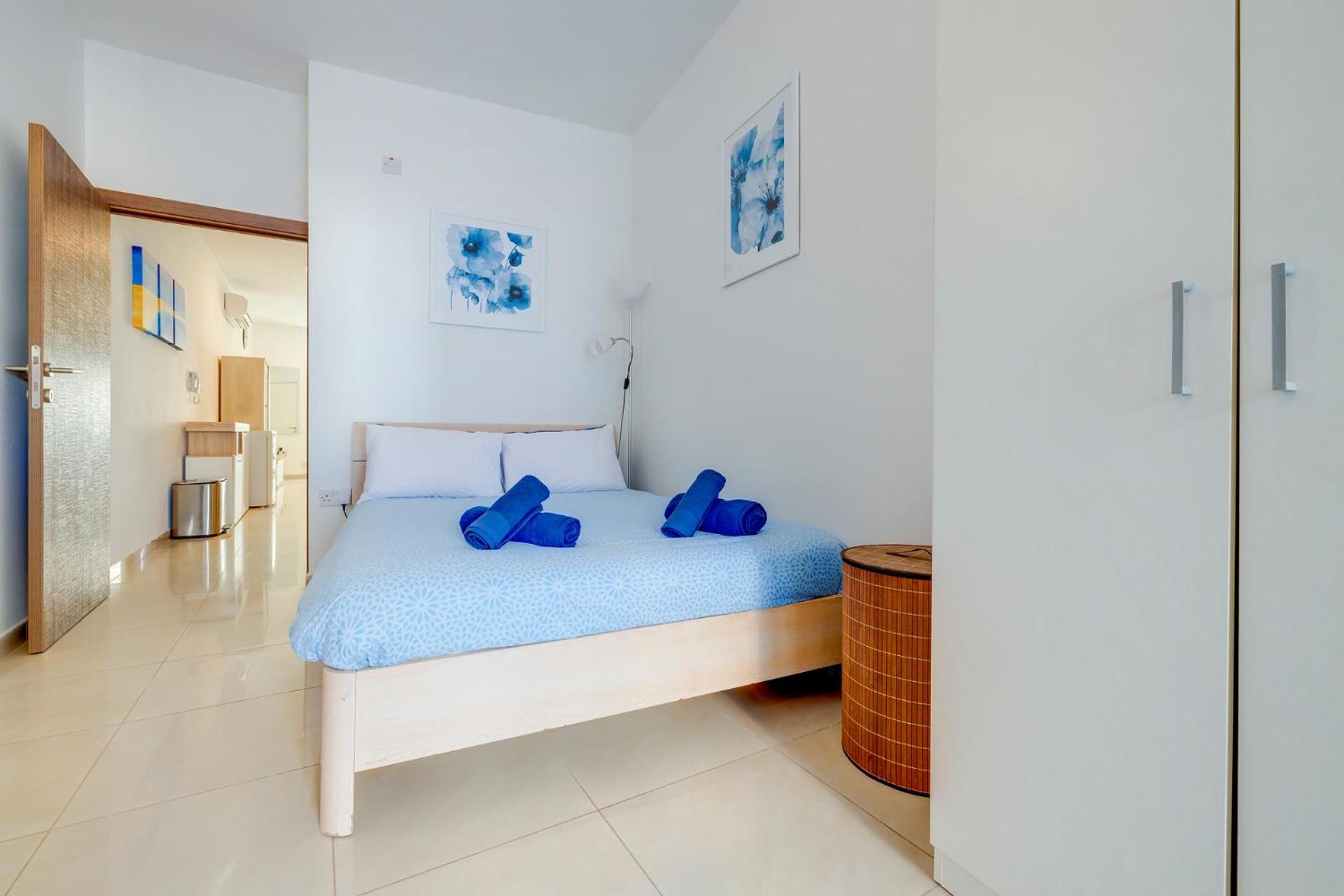 Apartment Tranquil Retreat Steps From St Julians Action