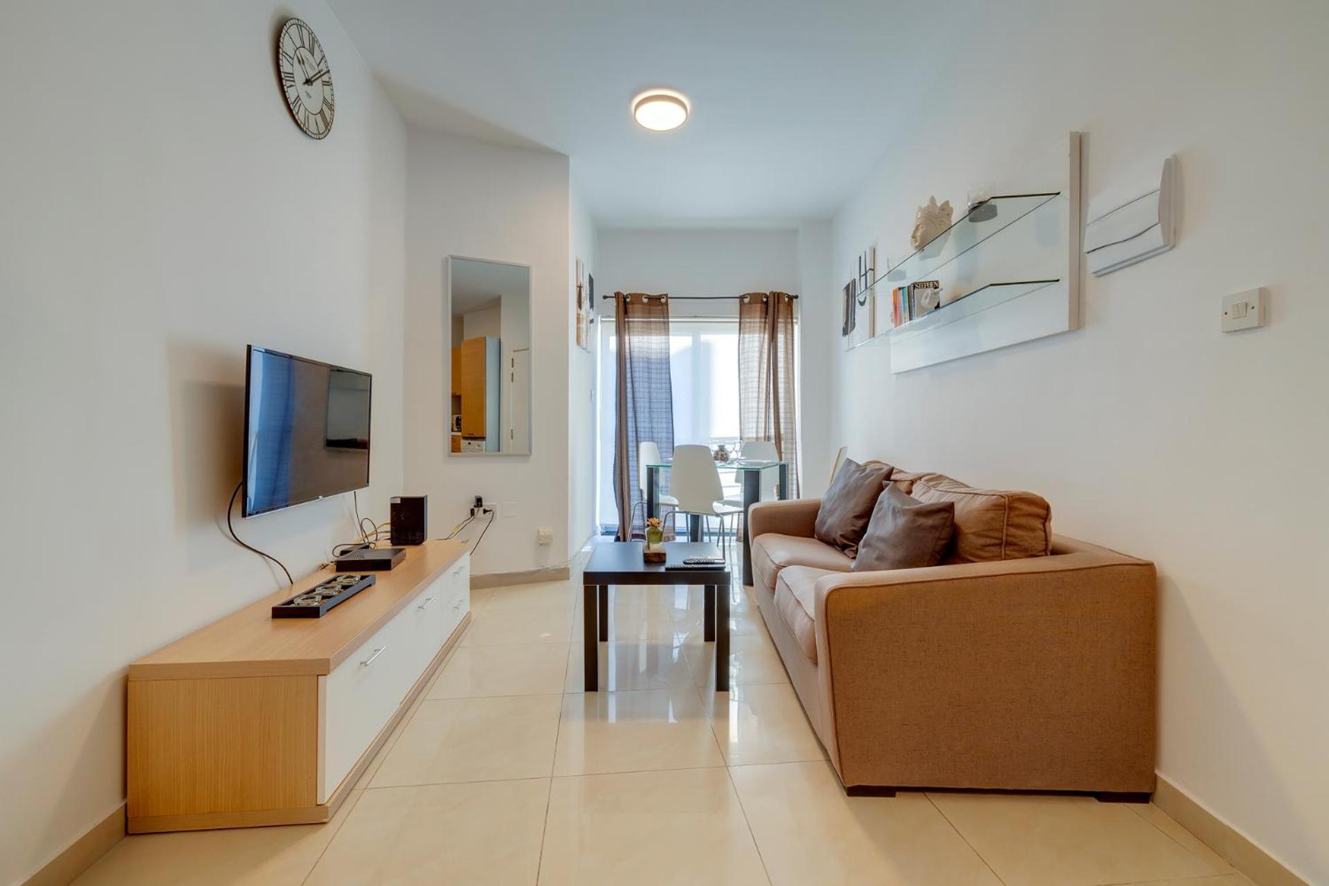 Tranquil Retreat Steps From St Julians Action Apartment *